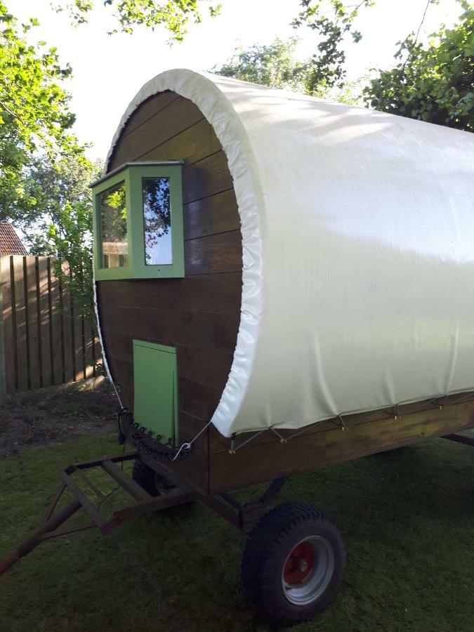 Irish Bowtop Op Het Platteland Van Huize Ouwervelden Wouwsche Plantage Bagian luar foto